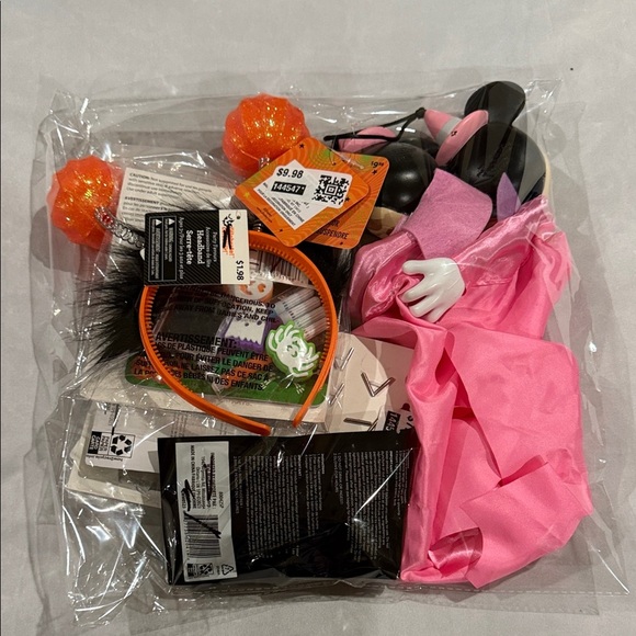 Halloween Grab Bag of Variety of Random Halloween Items - Kids - Picture 12 of 12